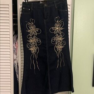 Elegant Floral Embroidered A-Line Skirt 30 inches waist 33 inches length